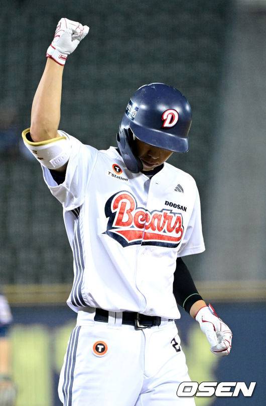 ‘롯데↔두산’ 초대형 트레이드, 왜 올해는 두산 대박 점쳐지나…'생애 첫' 선두타자 초구 홈런 비결 공개 “이진영 코치님 지도 덕분”