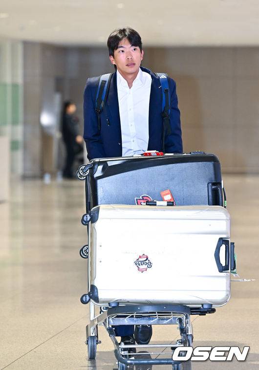 ‘롯데↔두산’ 초대형 트레이드, 왜 올해는 두산 대박 점쳐지나…'생애 첫' 선두타자 초구 홈런 비결 공개 “이진영 코치님 지도 덕분”