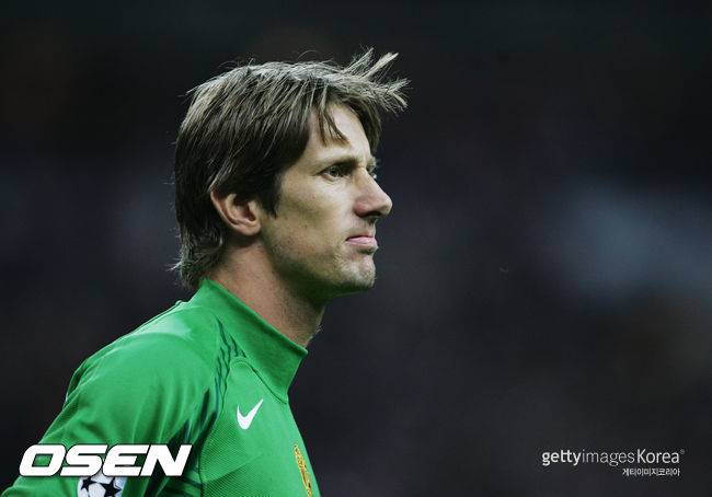 '휴가 중 뇌출혈' 박지성 절친 반 데 사르,