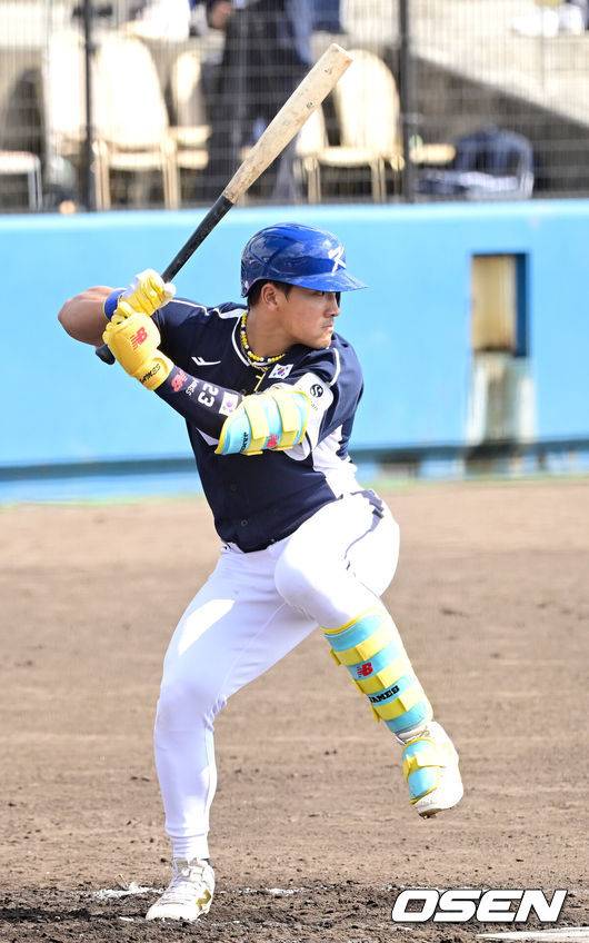 ‘147km 사구→교체’ 안현민, KIA전 2번 DH…부상 우려에 노심초사 “괜찮다는데 제가 뺐어요” [오!쎈 오키나와]