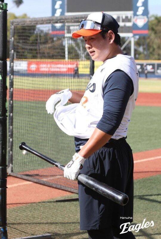 황준서 2⅓이닝 무실점, 10안타 폭발... 한화 마침내 연습경기 첫 승, 삼성에 8-5 승리 [MD오키나와]