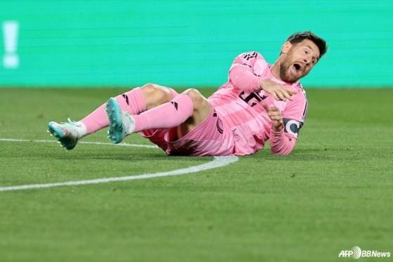 손흥민, 베스트11 탈락에 '팬들 반발' 하는데... 메시 탈락은 '당연하지' 한 이유