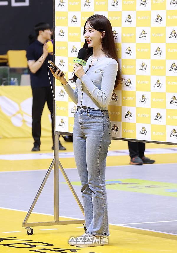 ‘오늘은 청바지핏’ 진달래 아나운서, 봄을 알리는 전령사!