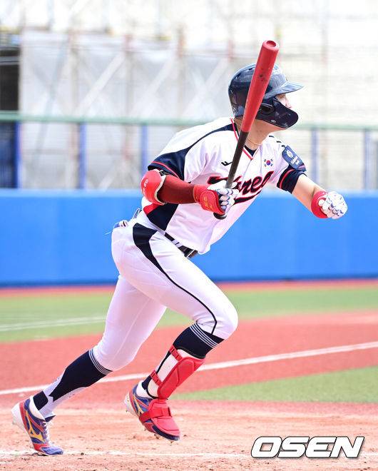 ‘안타→2루타→2루타’ 명품 수비에 방망이도 뜨겁다, 후배 리스펙까지 완벽 “한국 대표하는 정후가 주장 해야죠” [오!쎈 오키나와]
