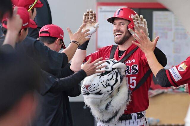 KIA와 1년만에 헤어졌지만 ML 88홈런 거포인데…김혜성 안타 도우미로 美복귀 신고식, 운명의 1개월