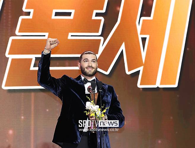 “한화에 꼭 다시 돌아오겠다” 폰세 또 울컥했다… “한화는 내 전부, 갚지 못할 빚 있다” 감사인사