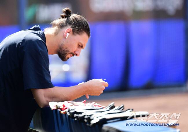 '한화 벌써 그립다' 37억에 선발 보장 욕심이었나…