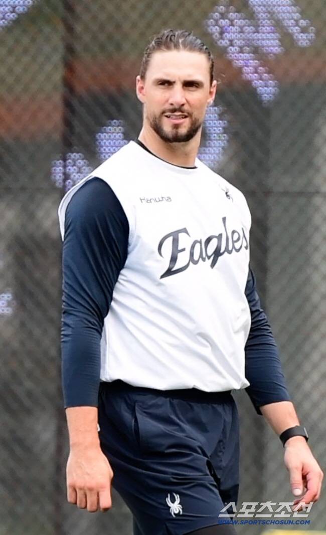 '한화 벌써 그립다' 37억에 선발 보장 욕심이었나…