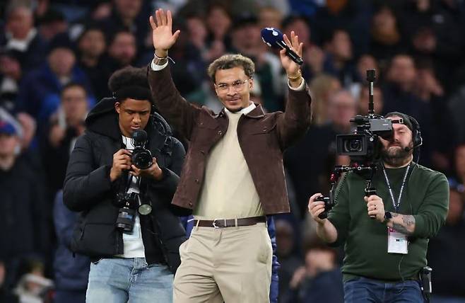 어느 덧 백수 '5개월'…'손흥민 절친', 6만 관중 앞 눈물의 귀환→