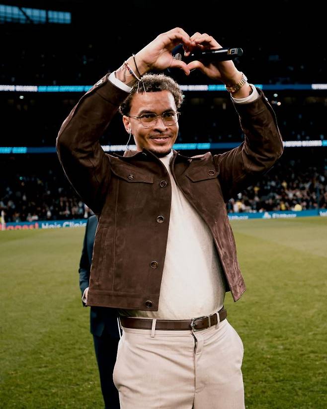 어느 덧 백수 '5개월'…'손흥민 절친', 6만 관중 앞 눈물의 귀환→