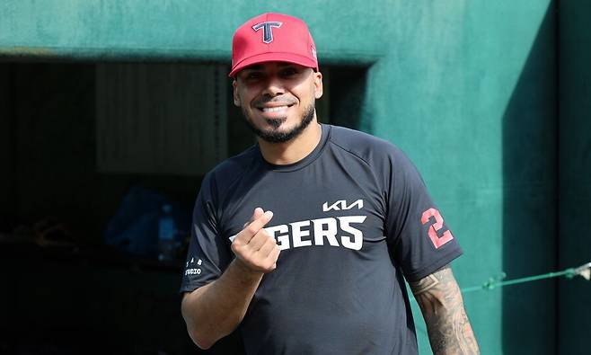 이범호 호언장담 현실로? 최형우-박찬호 공백 메울 수 있나… 수입 방망이 출발이 좋다