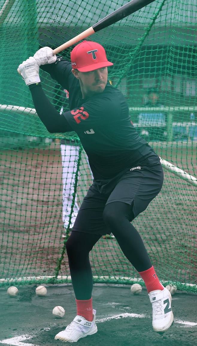 이범호 호언장담 현실로? 최형우-박찬호 공백 메울 수 있나… 수입 방망이 출발이 좋다