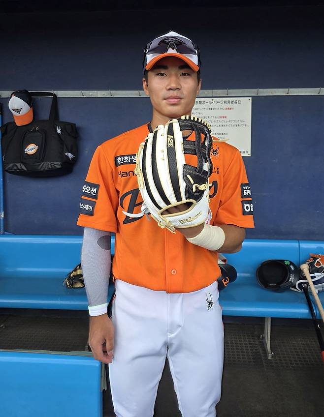 한화팬이 제일 미워하는 박해민, 한화 특급 유망주에 '글러브 선물+튜터링 약속' [오키나와 스케치]