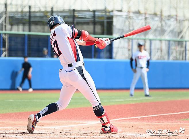 한화팬이 제일 미워하는 박해민, 한화 특급 유망주에 '글러브 선물+튜터링 약속' [오키나와 스케치]