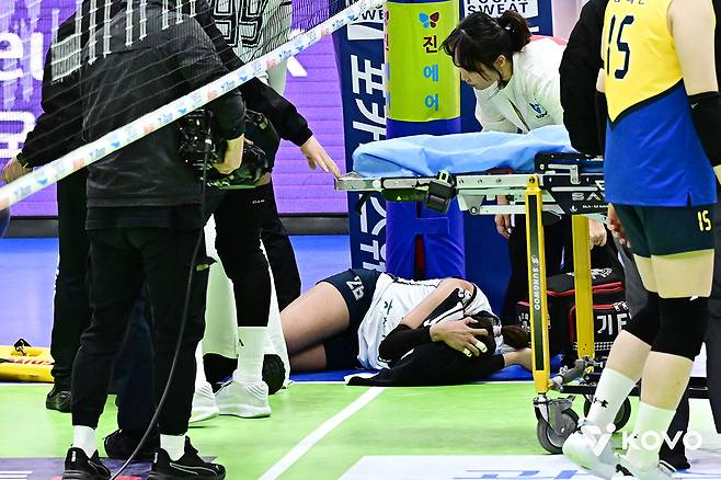 강소휘가 돌아오니 타나차가 쓰러졌다…도로공사 선두 수성의 ‘적신호’가 더욱 짙어졌다 [남정훈의 오버 더 네트]