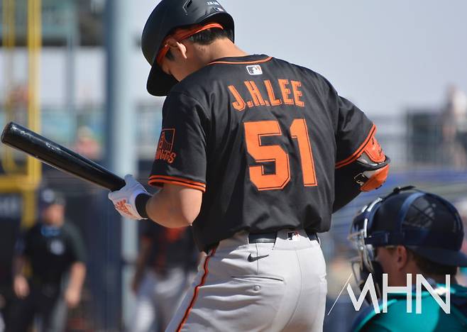 이정후, 연봉 317억 받는데 단타만 친다…