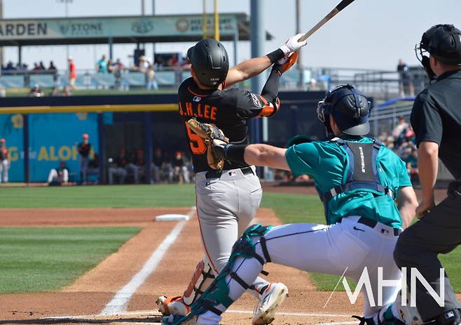 이정후, 연봉 317억 받는데 단타만 친다…