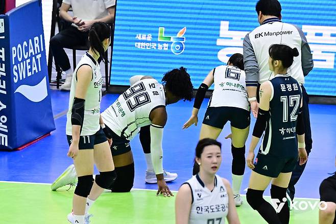 타나차, 사실상 '시즌 아웃'…선두 지켜온 도로공사, 시즌 후반 최대 위기