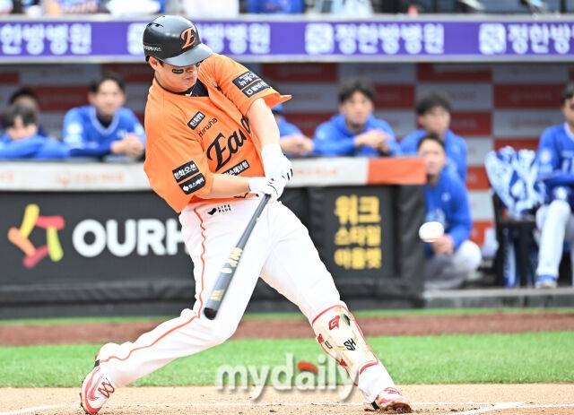 노시환이 11년 내내 안 아플 수 없고 잘할 수도 없다…류현진 은퇴하기 전에 한화 KS 우승 이끌면 된다, 2번 이상이면 더 좋고