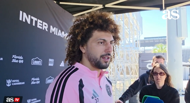 “손흥민이 누군지 설명해야 돼?” 경기 도중, 두 손 모아 유니폼 받아내고…‘인터뷰서 쏘니 무한 찬양’