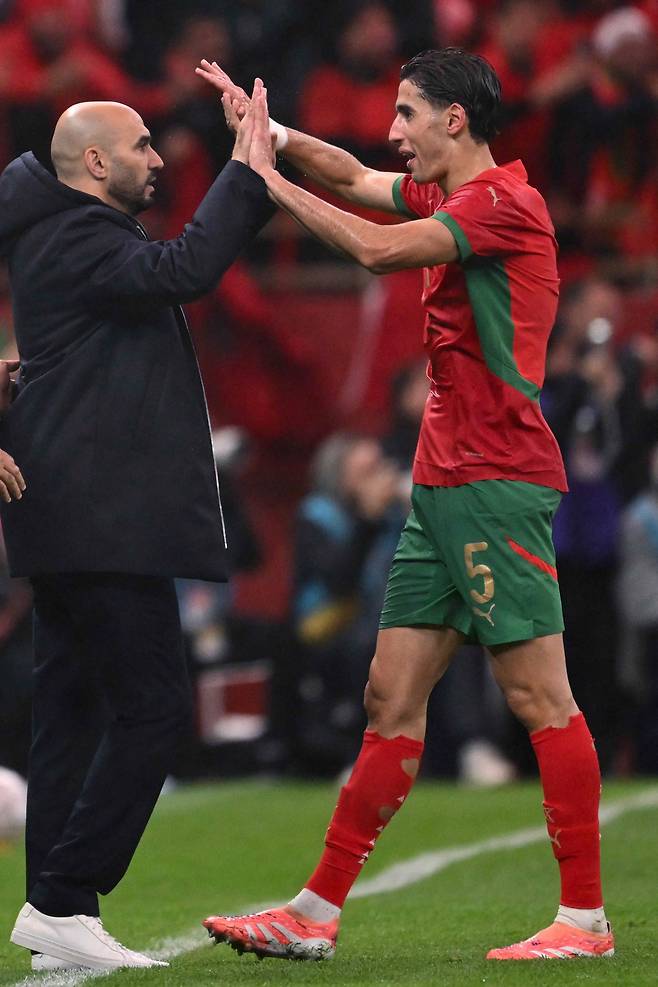 '월드컵 우승 도전' 일본, 하늘이 돕나요...'32강 유력 상대' 아프리카 최강 모로코, 갑자기 사령탑 교체 시도