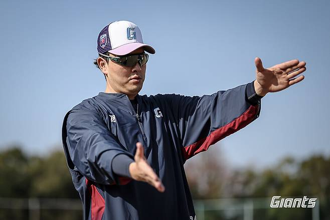 어수선한 롯데에 희소식 등장…'교통사고' 김원중+68홀드 필승조, 개막 합류 보인다