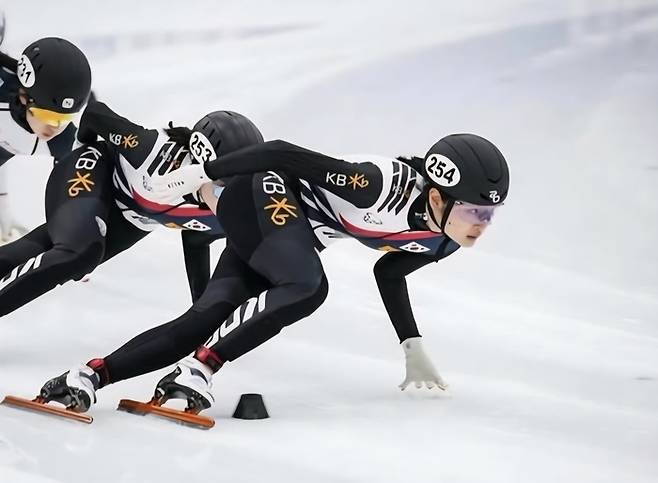 “최민정 빈자리 걱정 마”...‘람보르길리’ 추격하는 여자 쇼트트랙 ‘10대 3총사’