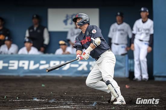 갑자기 내야 2자리 텅텅→롯데 '큰일 났다' 싶었는데...전율의 그랜드슬램 '쾅'!