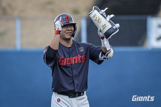 갑자기 내야 2자리 텅텅→롯데 '큰일 났다' 싶었는데...전율의 그랜드슬램 '쾅'!