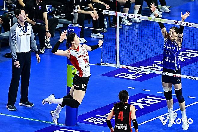 페퍼저축은행, 봄배구 급한 흥국생명에 고춧가루 뿌릴까