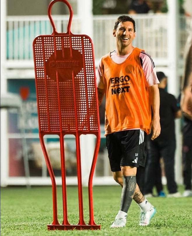 '깜짝 변화' 손흥민에게 판정패 당한 메시, 깔끔하게 정리했다…마음 다잡기 위해 면도까지 단행