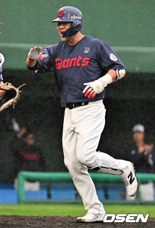 ‘롯데→넥센→LG→롯데’ 38살인데 타격감 살벌하다…텅 빈 내야 희망 우뚝 “나로 인해 감독님 머리 아프셨으면” [오!쎈 미야자키]