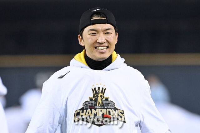 문현빈이 희생번트 대지 못하자 박해민이 푸시번트를 해버렸다…센스만점, 그런데 WBC 주전보장 못한다