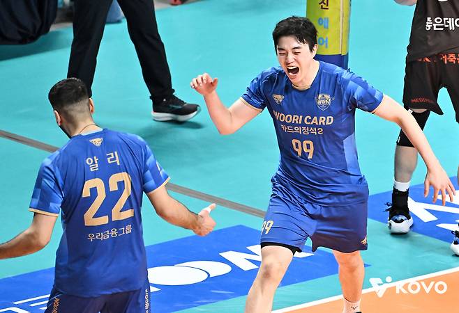 지금까지 이런 감독대행은 없었다…‘승률 76.92%’ 박철우 감독대행에게 붙은 ‘대행’을 시즌 중에 떼줘야 하는 것 아닌가 [남정훈의 오버 더 네트]