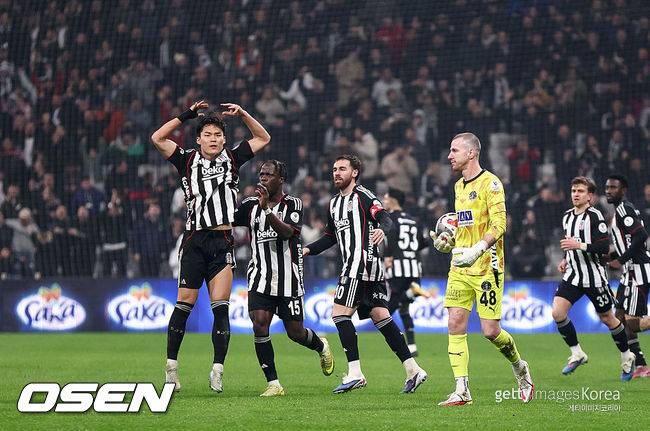 “OH OH” 떼창 터졌다, 오현규, 베식타스 역사 새로 쓰며 ‘국민가수 응원가’까지 탄생