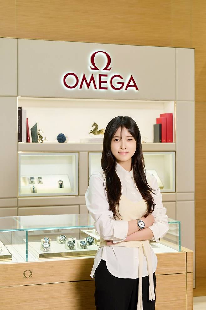 '시계 하나가 1천만원' 최가온, 오메가 명품시계 국내서 직접 수령했다