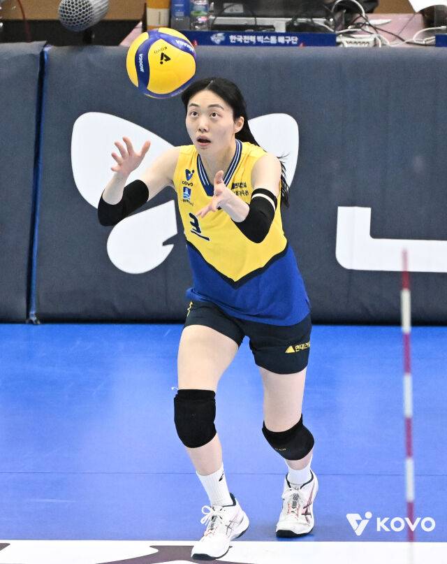 'FA 최대어' 28살 캡틴 세터, 어떻게 하위권 전망→국대 공격수 이탈→1위 맹추격 대반란 이끌었나