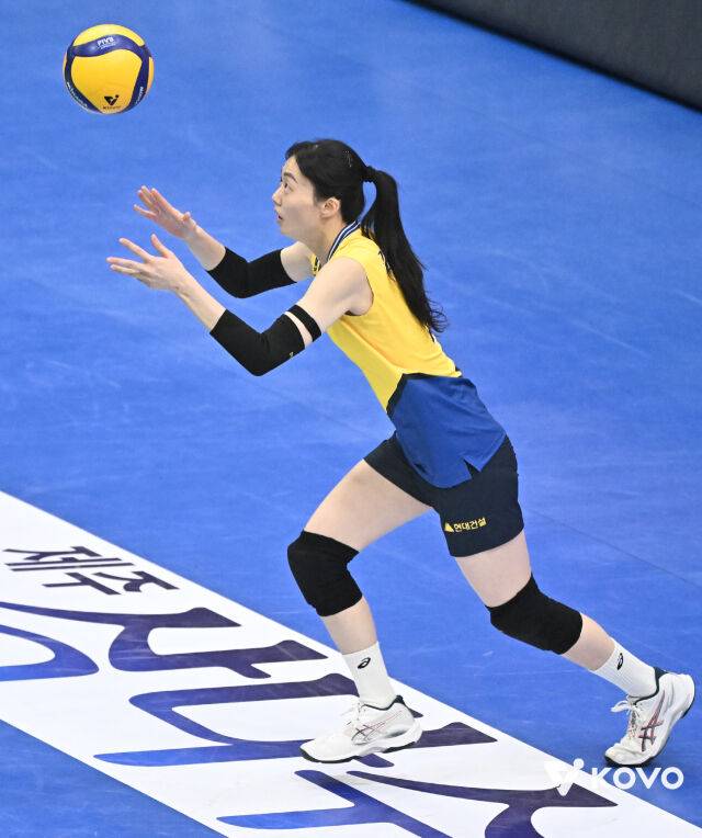 'FA 최대어' 28살 캡틴 세터, 어떻게 하위권 전망→국대 공격수 이탈→1위 맹추격 대반란 이끌었나