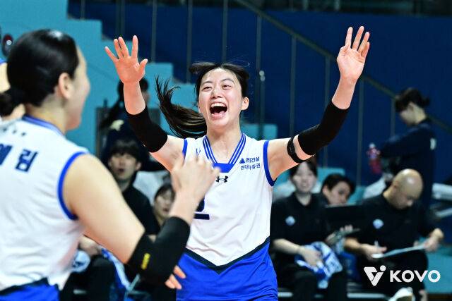 'FA 최대어' 28살 캡틴 세터, 어떻게 하위권 전망→국대 공격수 이탈→1위 맹추격 대반란 이끌었나