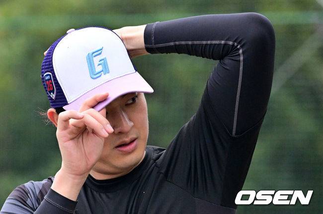 롯데팬들 관심 폭발! 김원중 머리 많이 길렀네→장발 클로저 복귀하나요 “비밀입니다, 관리는 열심히 하는 중” [오!쎈 미야자키]