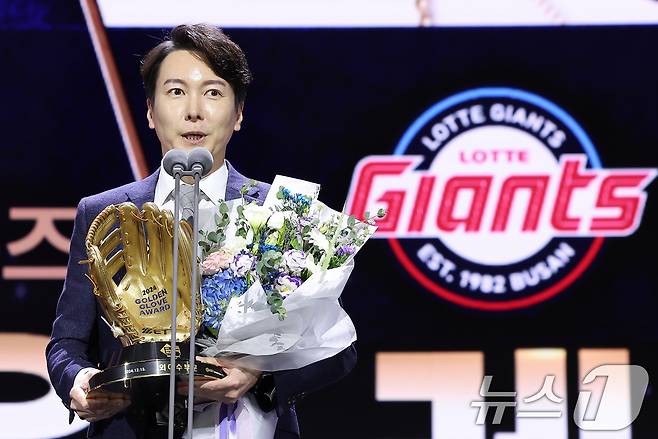 '대만 도박' 롯데, 이강훈 대표·박준혁 단장 철퇴…선수 추가 징계 없다