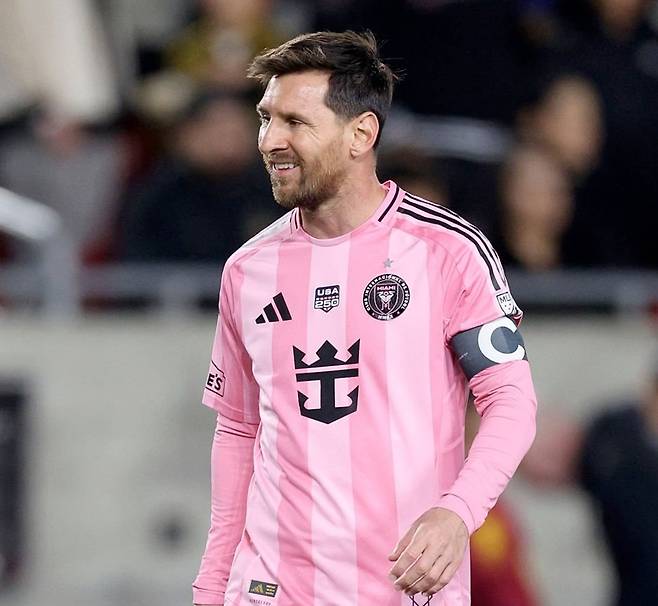 메시 ‘소신 발언’→손흥민과 맞대결 0-3 완패+심판실 난입 논란 후···“요즘 경기 후 사적인 소식이 너무 공개된다”