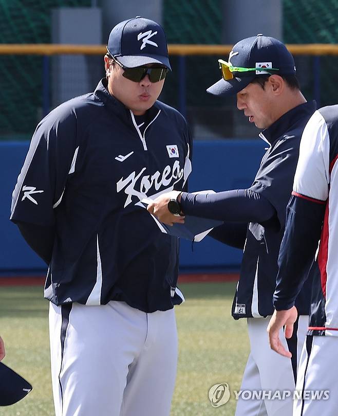 류현진 빠졌다…대표팀, 선발 시계 다시 맞추나