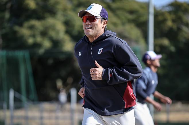 [일문일답] 박준혁 롯데 단장, 왜 총알받이 자처했나. 직접 답했다 →