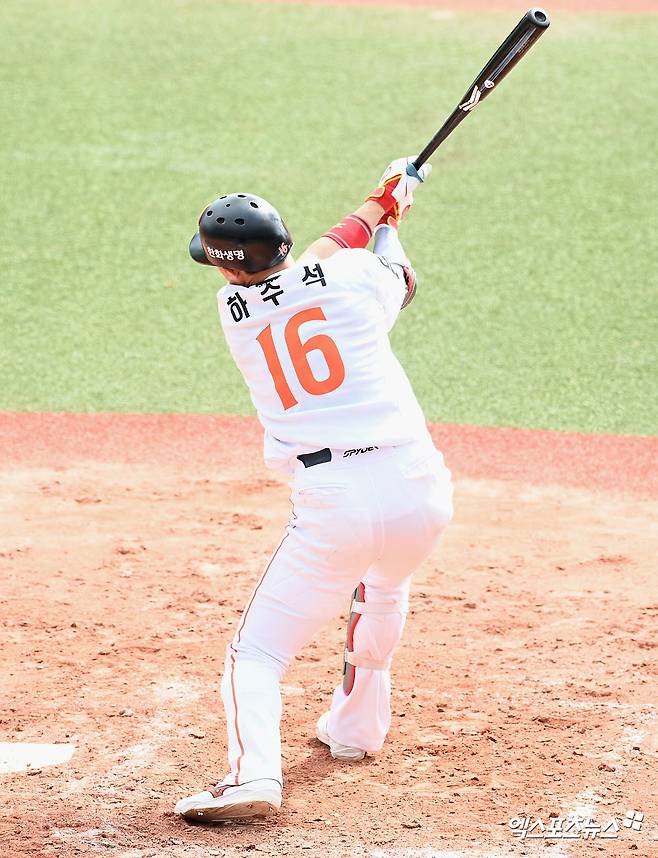 '야구 그만둘 결심' 이겨내고 날아오른 하주석, 그러나 안주는 없다…