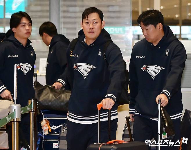 '야구 그만둘 결심' 이겨내고 날아오른 하주석, 그러나 안주는 없다…