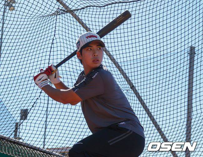 투수→타자 전향, '홈런' 치고 얼마나 신났으면 44일이 일주일처럼 짧았다…염갈량은 ‘오지환 후계자’로 점찍다