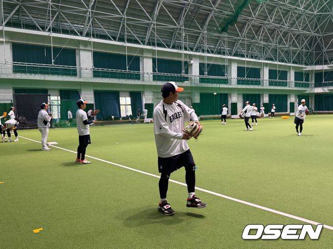 '요미우리전 우천취소' 한화, 1일 KIA전서 화이트+에르난데스 동시 출격…심우준 1번타자 테스트 [오!쎈 오키나와]