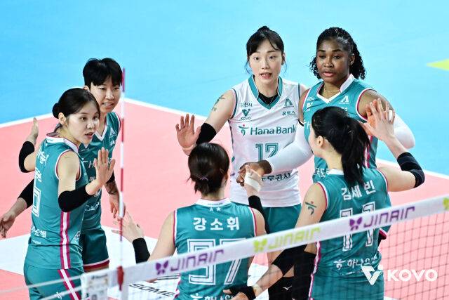 강소휘 선발 출격...‘관록의 힘’ 드러낸 한국도로공사, 타나차 없이 정관장 3-0 완파 [MD김천]