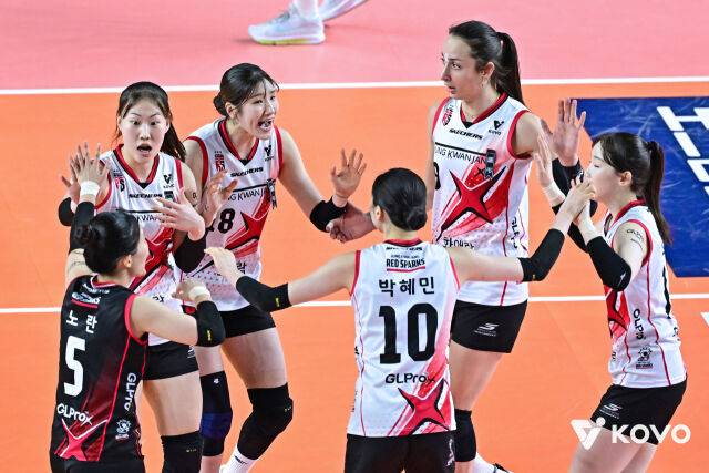 강소휘 선발 출격...‘관록의 힘’ 드러낸 한국도로공사, 타나차 없이 정관장 3-0 완파 [MD김천]